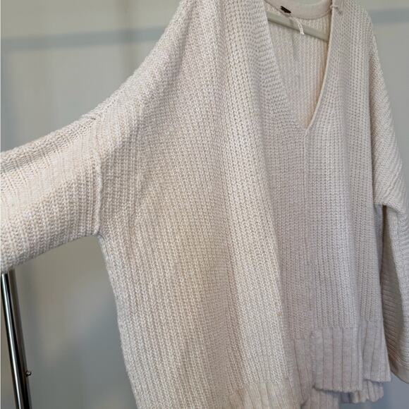 Free People Take Over Me Cream V-Neck Sweater Size XS/S - Picture 4 of 7